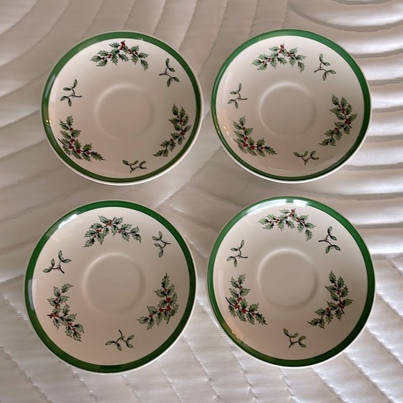 Spode Christmas 4 Tea Cup/Saucer Sets - Picture 7 of 9
